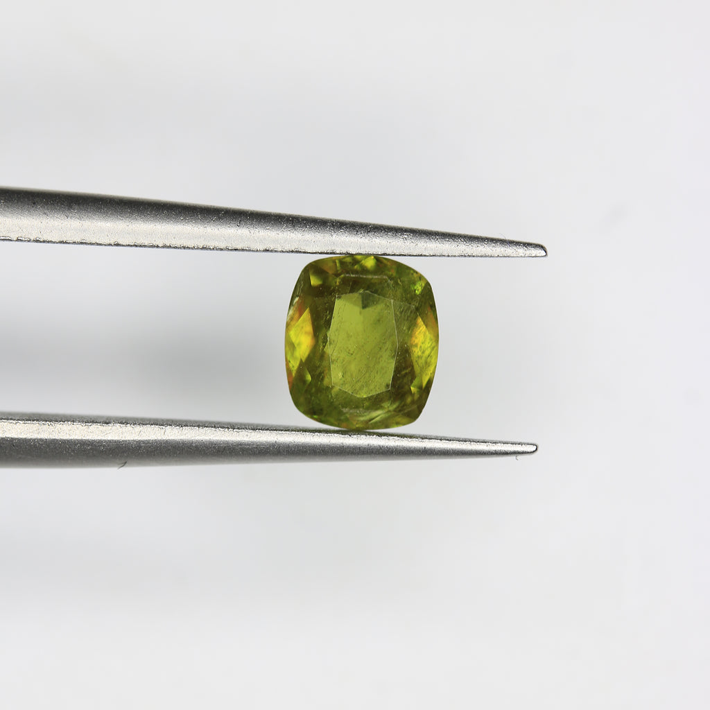 0.9ct Sphene