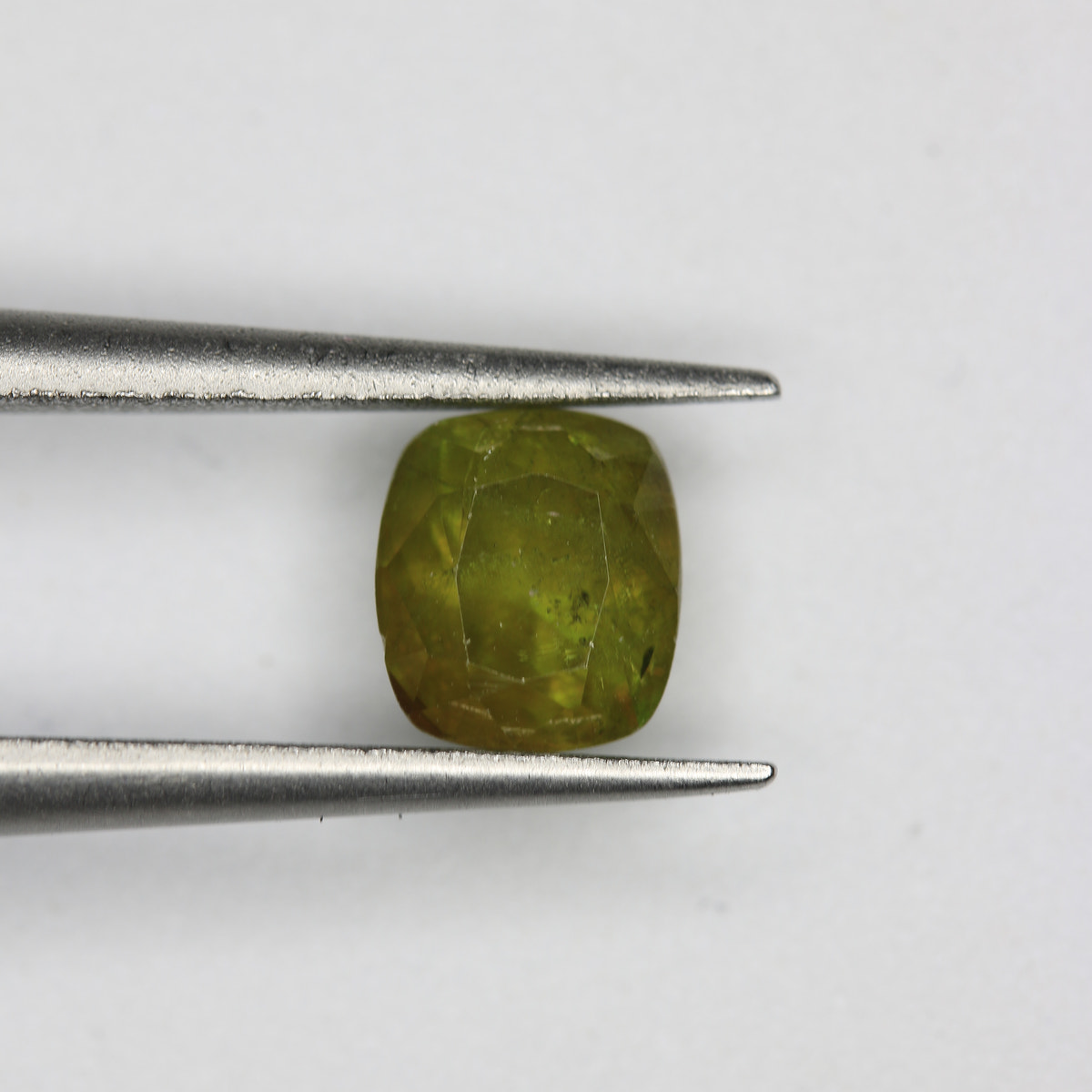 0.9ct Sphene