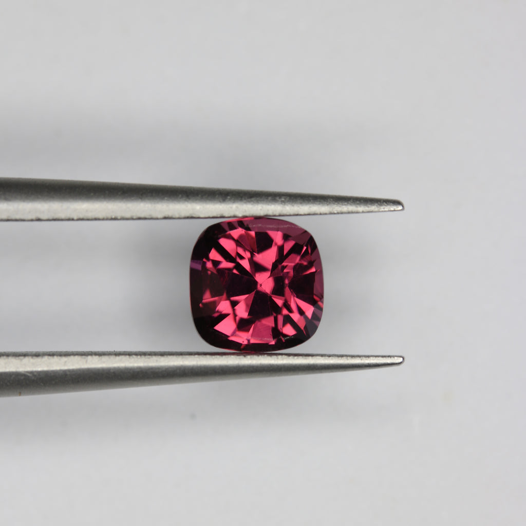 1.02ct Garnet - alternate view 2