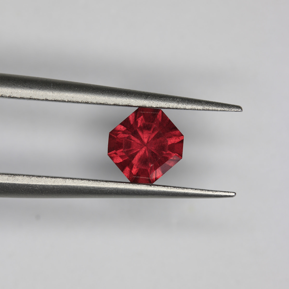 1.02ct Garnet - alternate view 2