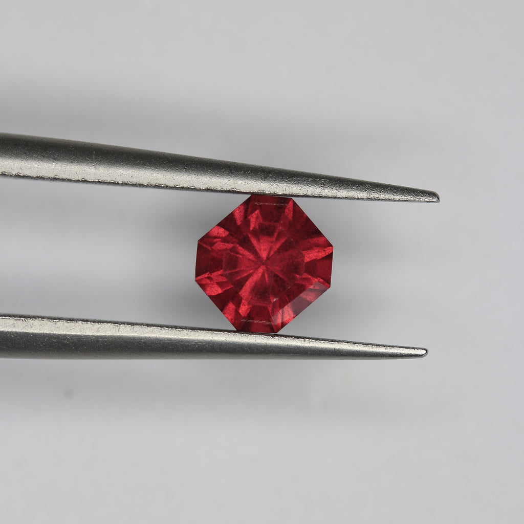 1.02ct Garnet - alternate view 2