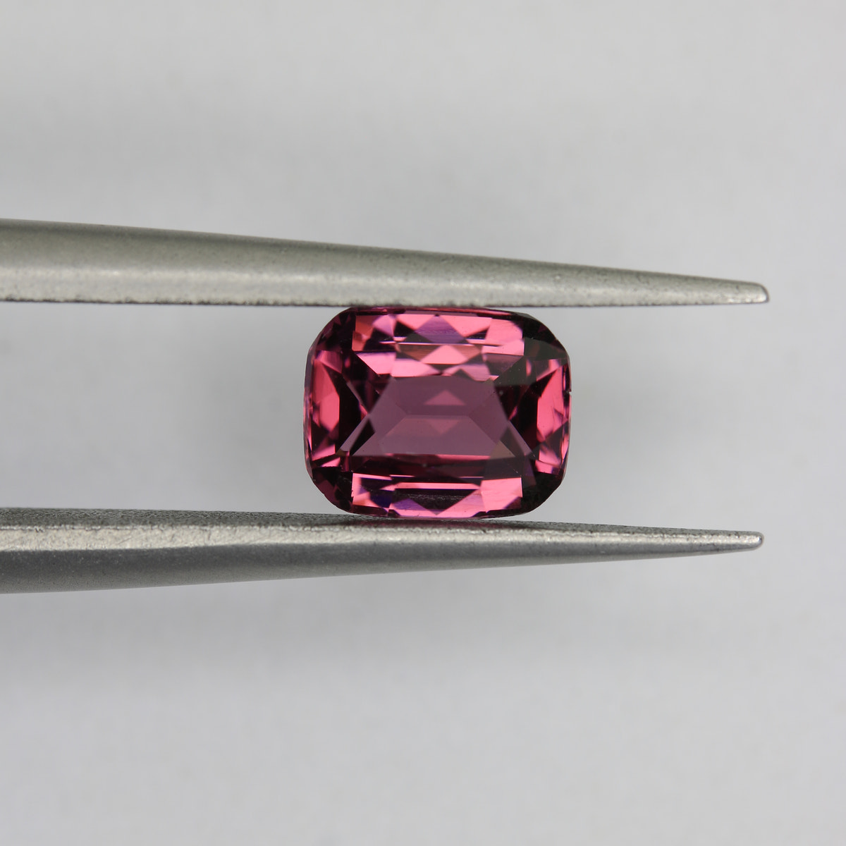 1.02ct Garnet Rhodolite - alternate view 2