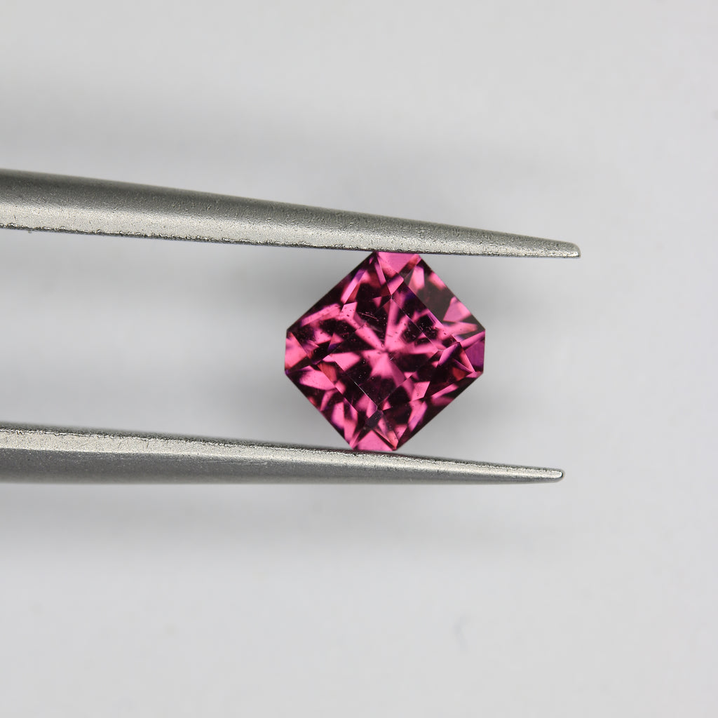1.045ct Garnet Pink