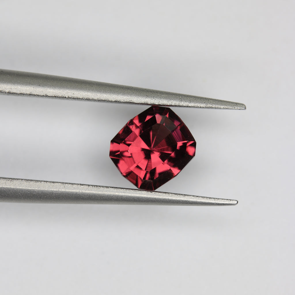 1.05ct Garnet - alternate view 2