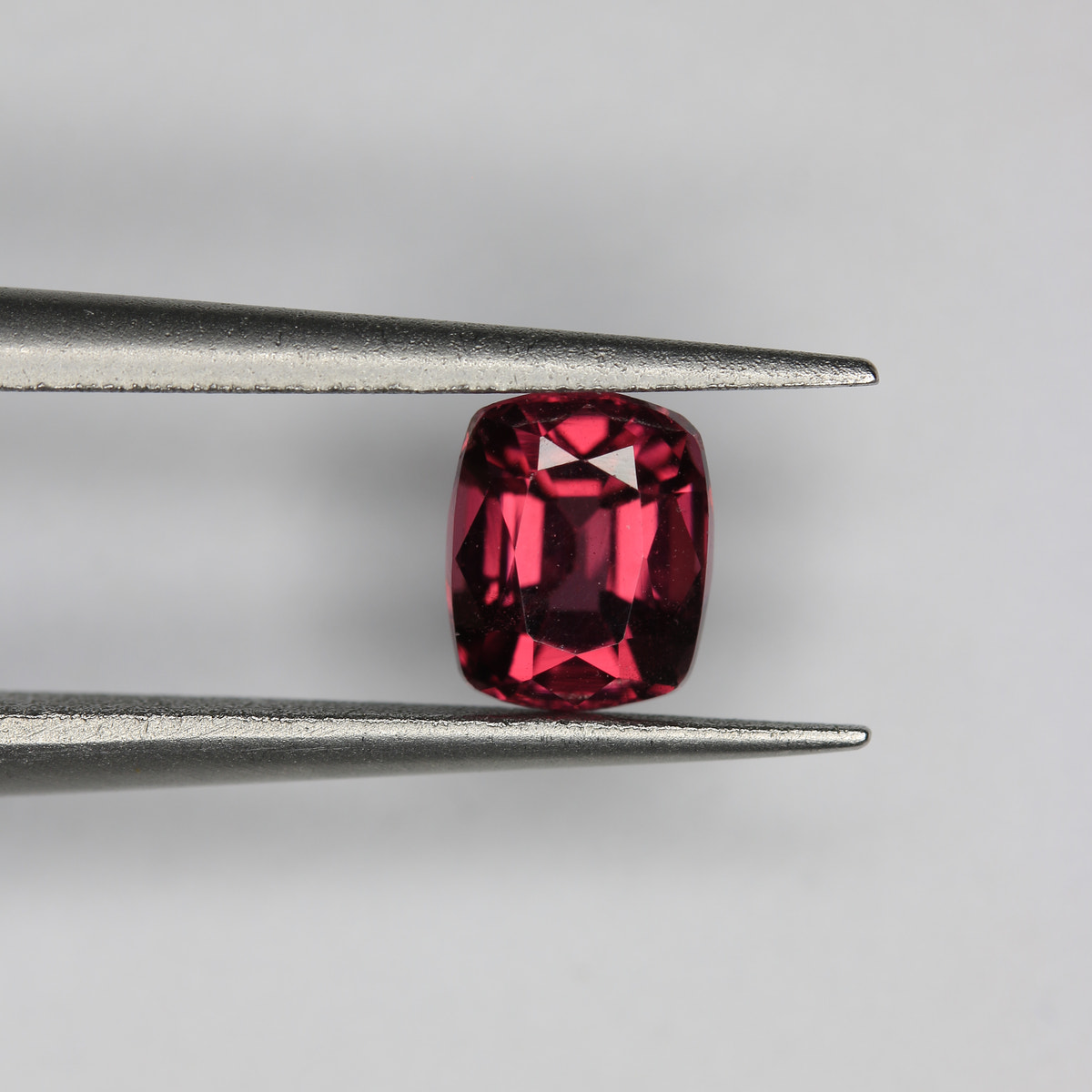 1.06ct Garnet Malaya - alternate view 2