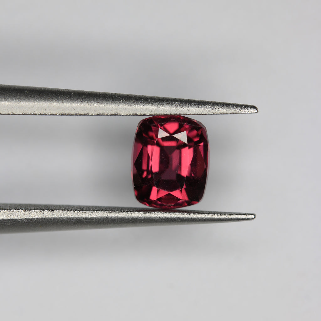 1.06ct Garnet Malaya - alternate view 2