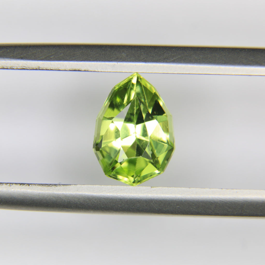 1.07ct Peridot - alternate view 2