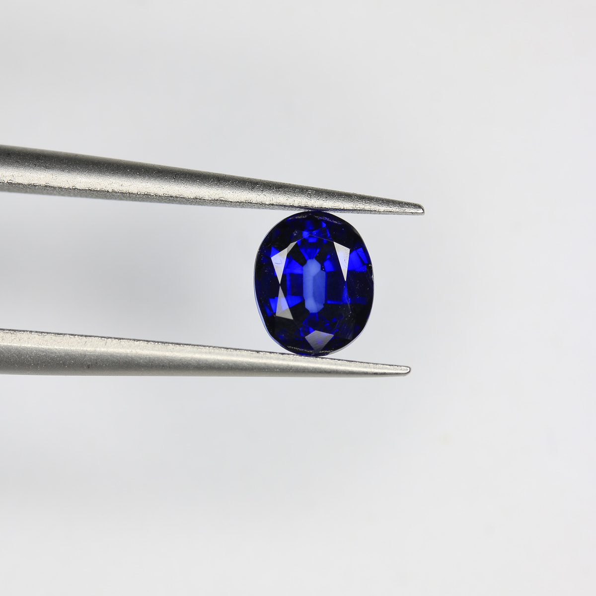 1.09ct Sapphire Royal Blue - alternate view 2