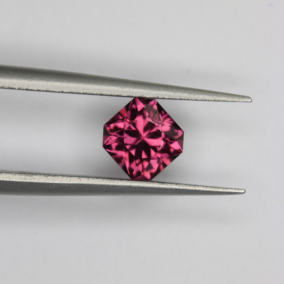 1.21ct Garnet Pink - alternate view 3
