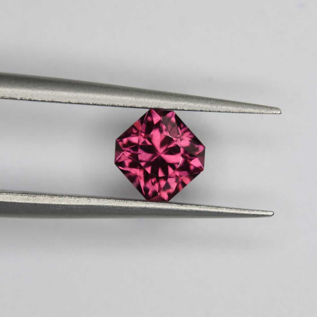 1.21ct Garnet Pink - alternate view 3