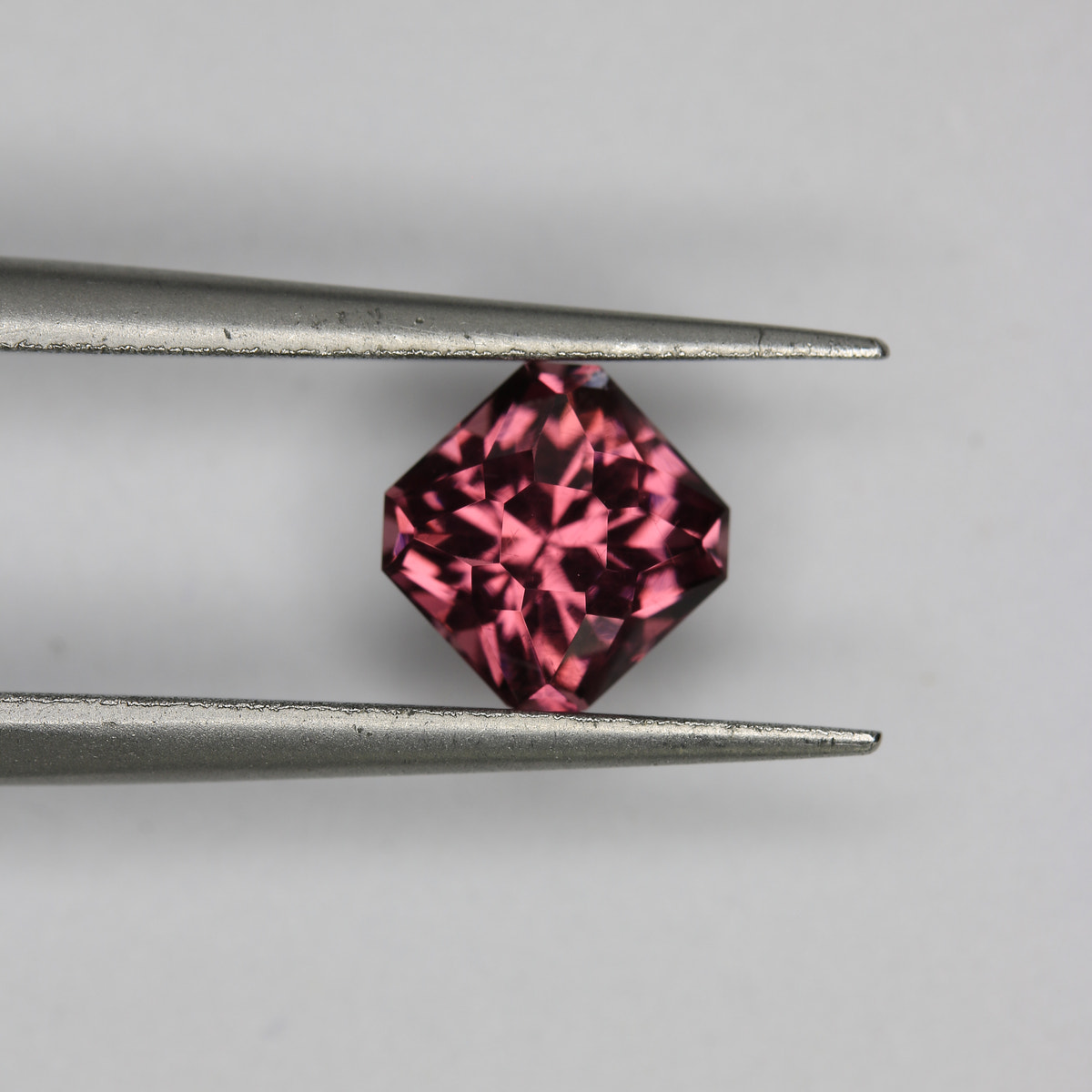 1.2ct Garnet - alternate view 2