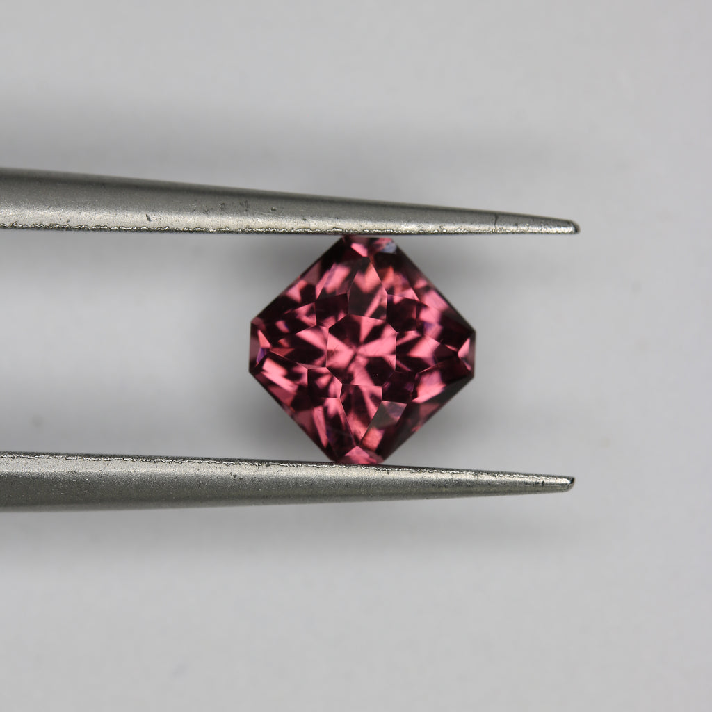 1.2ct Garnet - alternate view 2