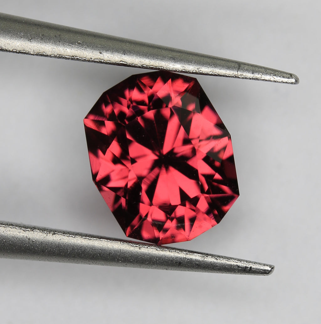1.37ct Garnet - alternate view 2
