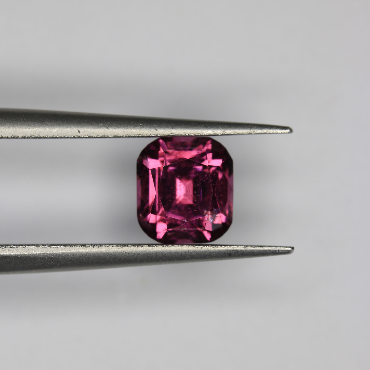 1.42ct Garnet - alternate view 2