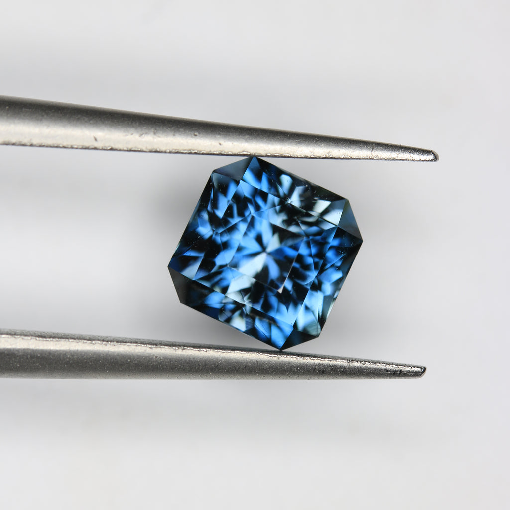 1.55ct Topaz London Blue - alternate view 3