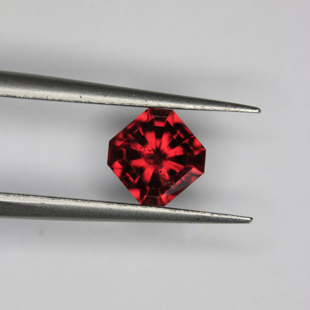 1.5ct Garnet - alternate view 2