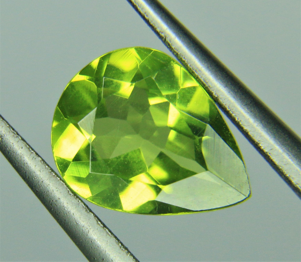 1.5ct Peridot - alternate view 2