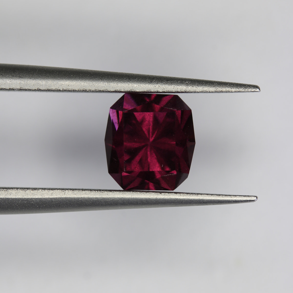 1.69ct Garnet - alternate view 2