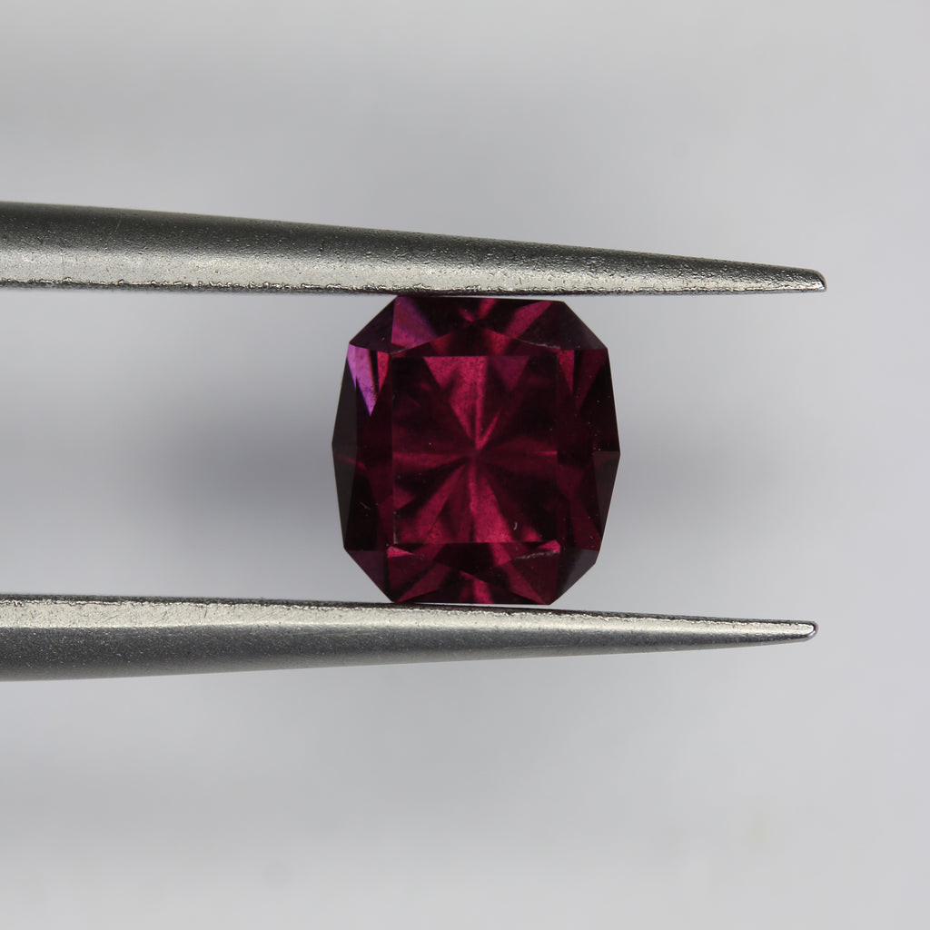 1.69ct Garnet - alternate view 2
