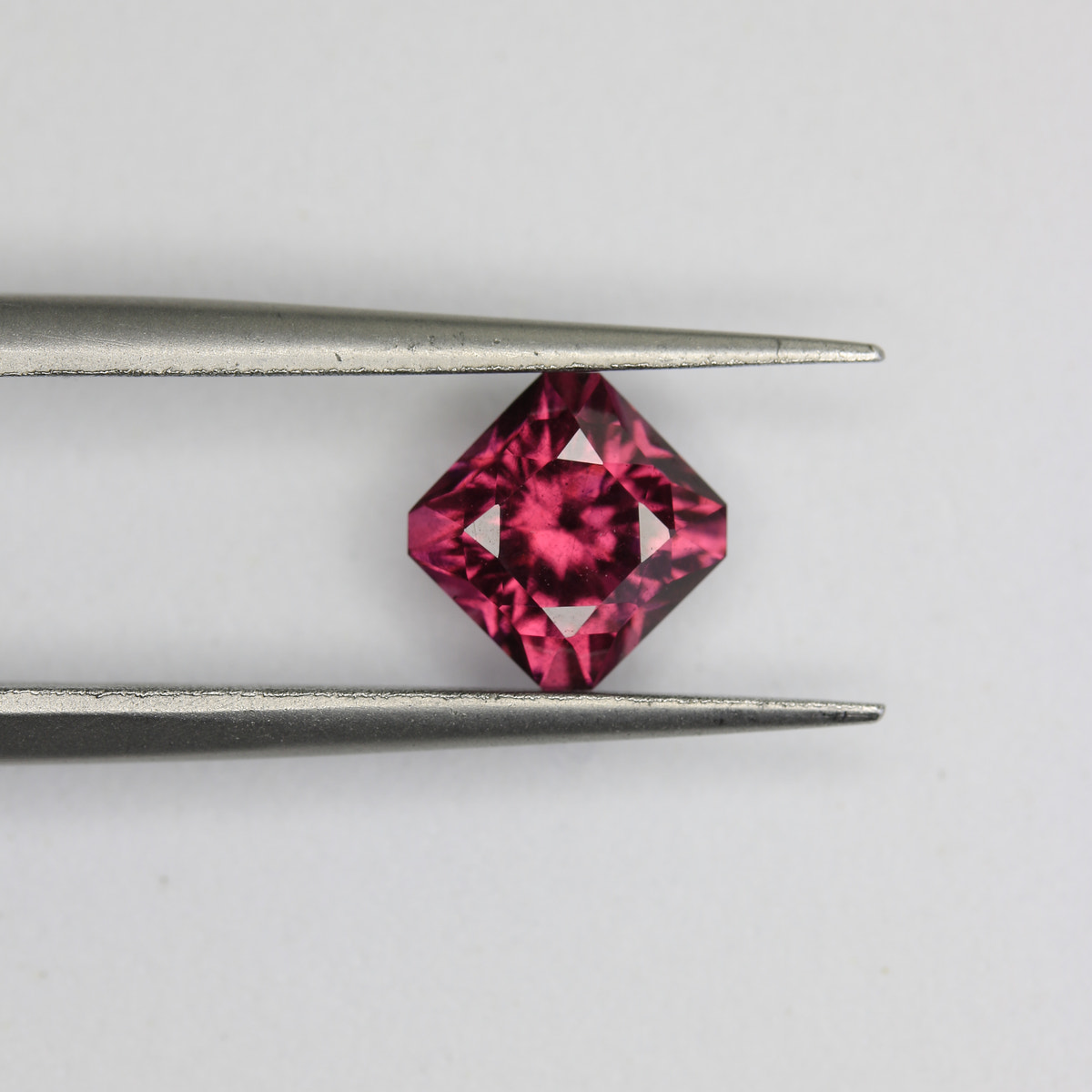 1.7ct Garnet - alternate view 2