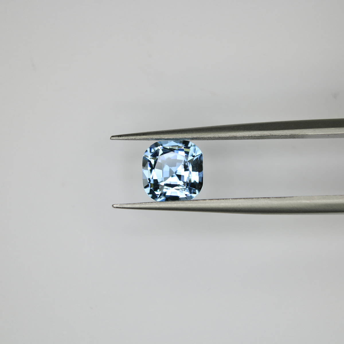 1.81ct Topaz Sky blue - alternate view 2