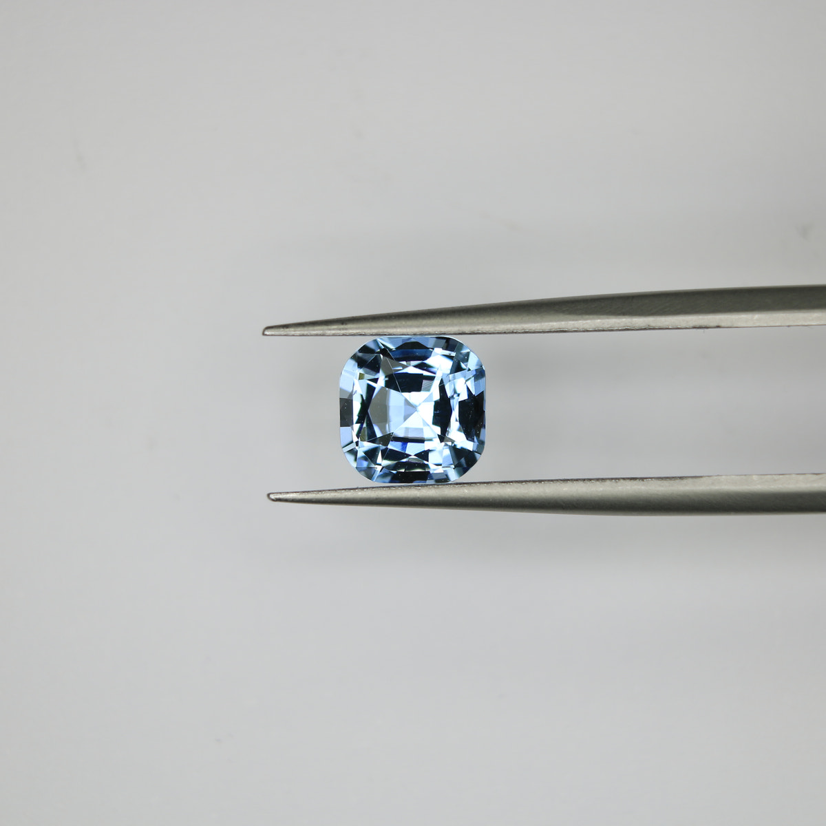 1.81ct Topaz Sky blue - alternate view 3