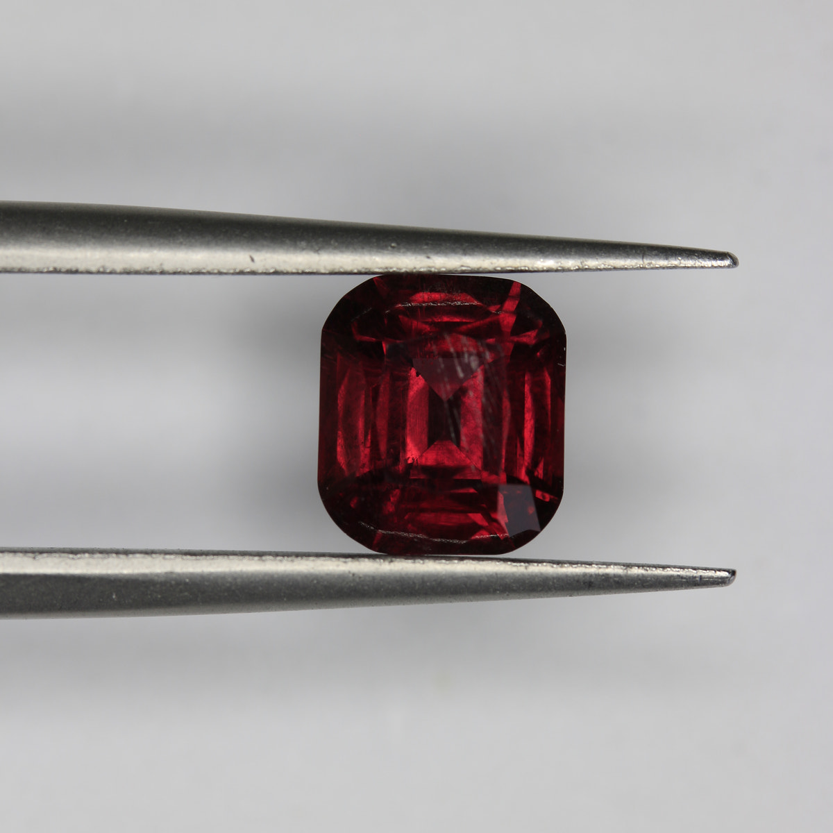 1.82ct Garnet - alternate view 2