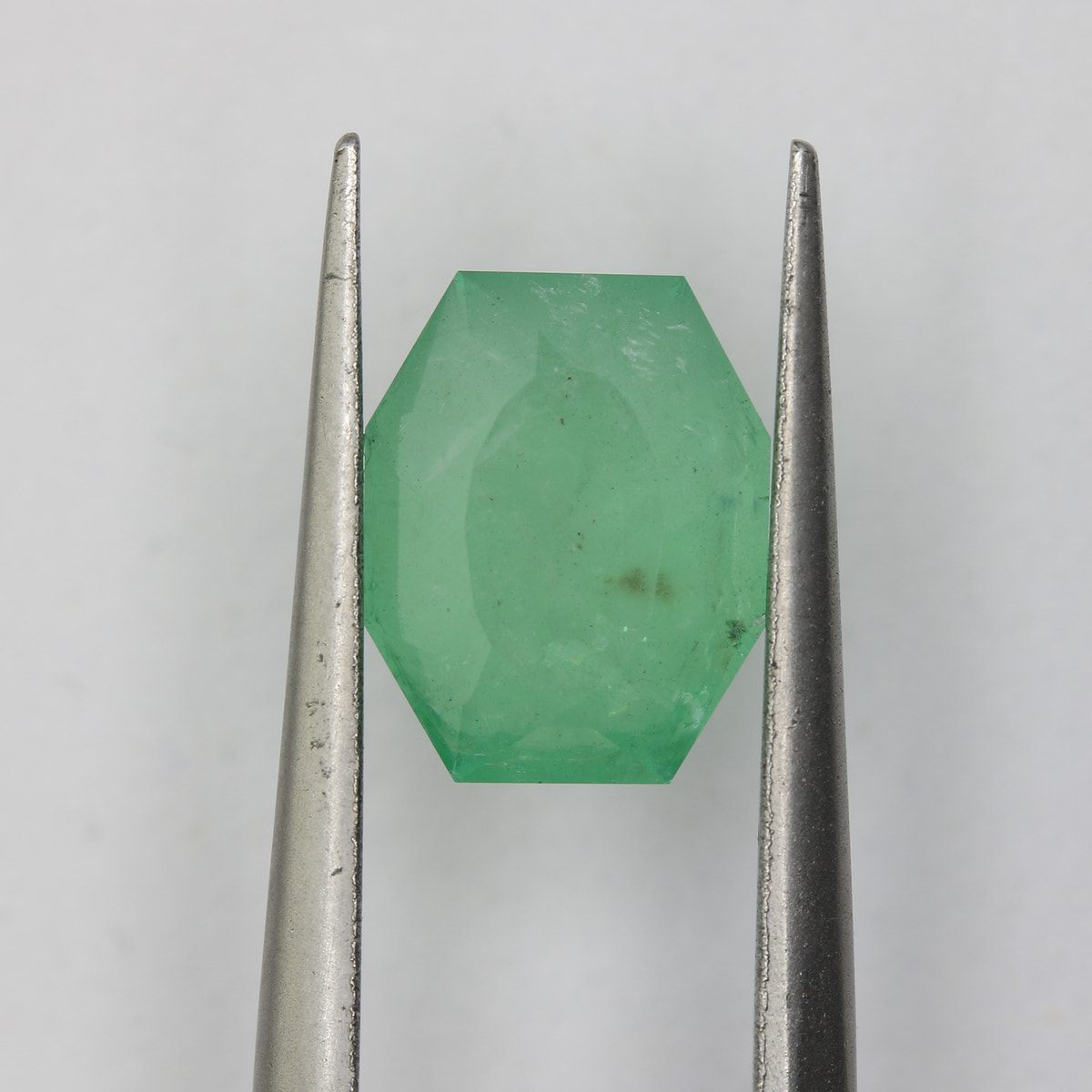 1.94ct Emerald Colombian - alternate view 2
