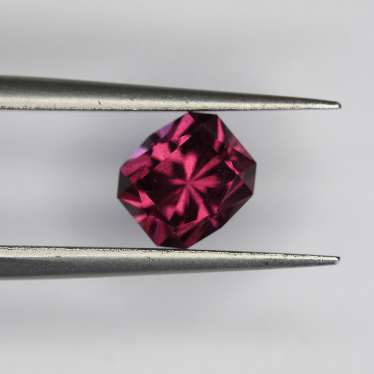 1.95ct Garnet - alternate view 2