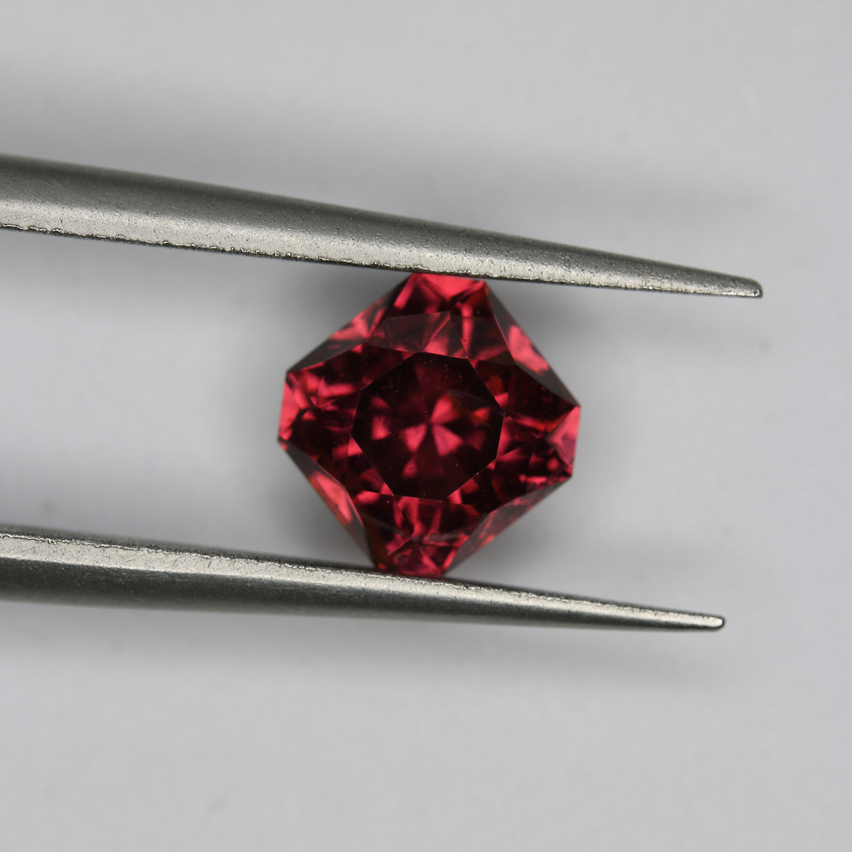 1.95ct Garnet - alternate view 2