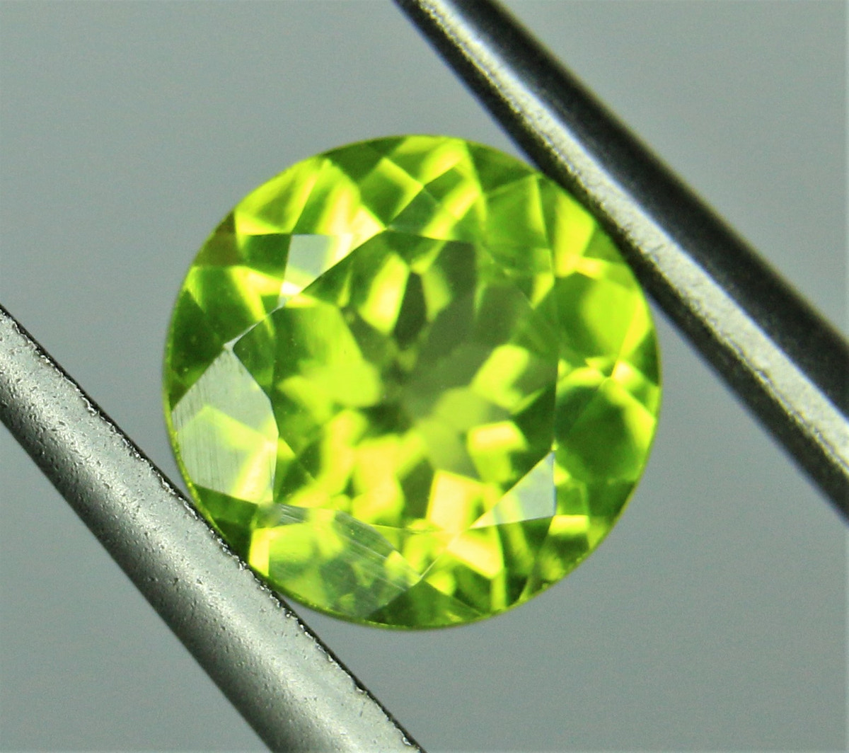 1.95ct Peridot