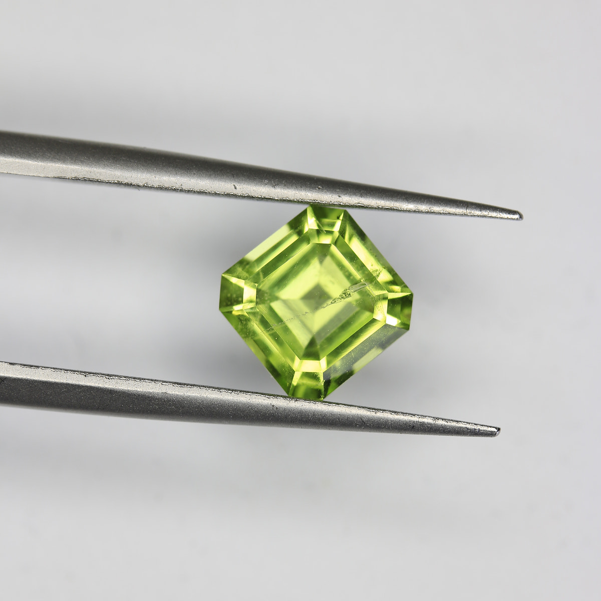 1.96ct Peridot