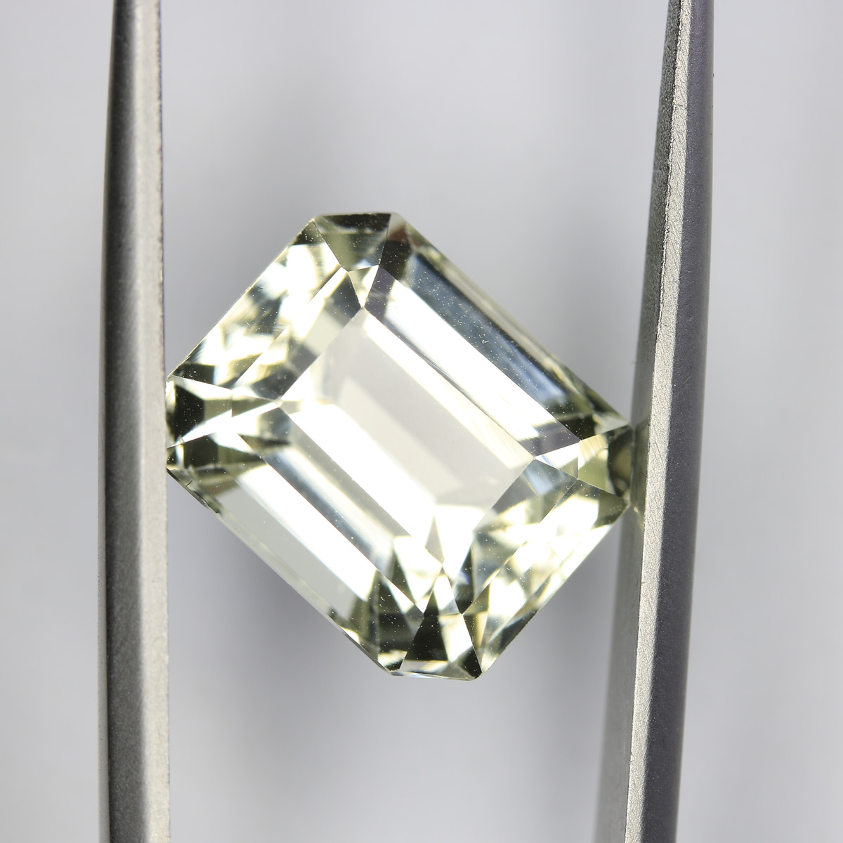 12.27ct Kunzite Green (Hiddenite) - alternate view 2