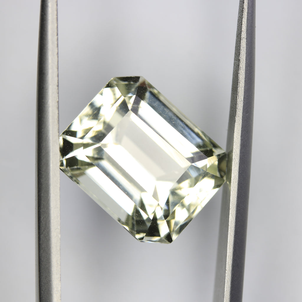 12.27ct Kunzite Green (Hiddenite) - alternate view 2