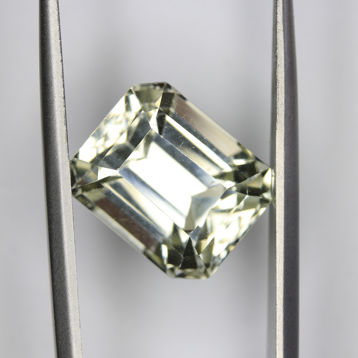 12.27ct Kunzite Green (Hiddenite) - alternate view 3