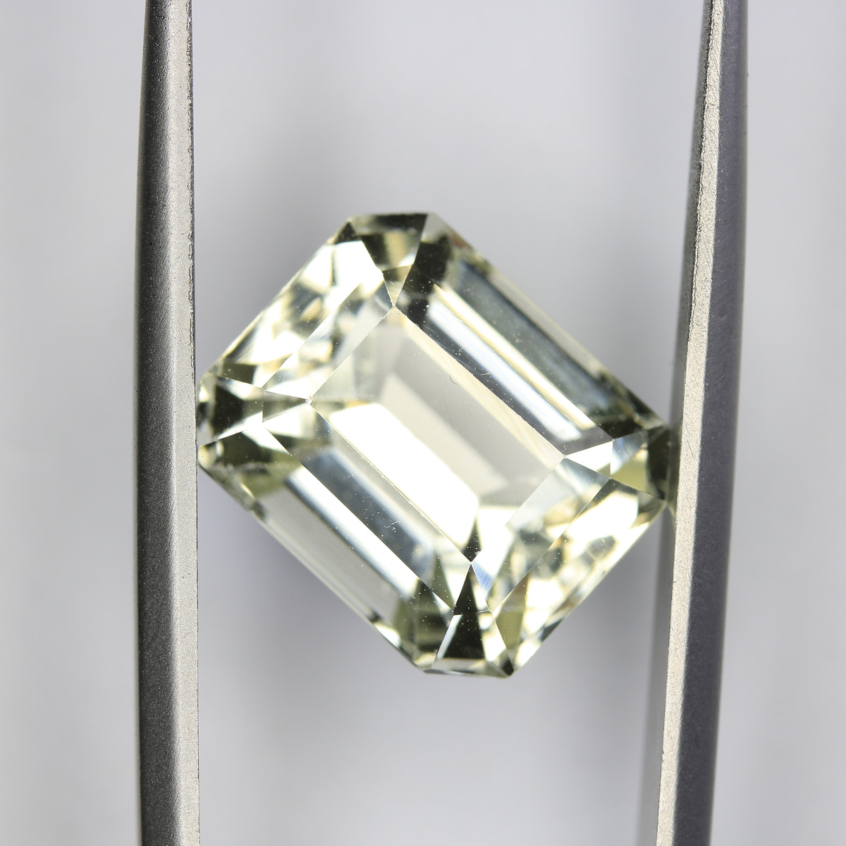12.27ct Kunzite Green (Hiddenite)