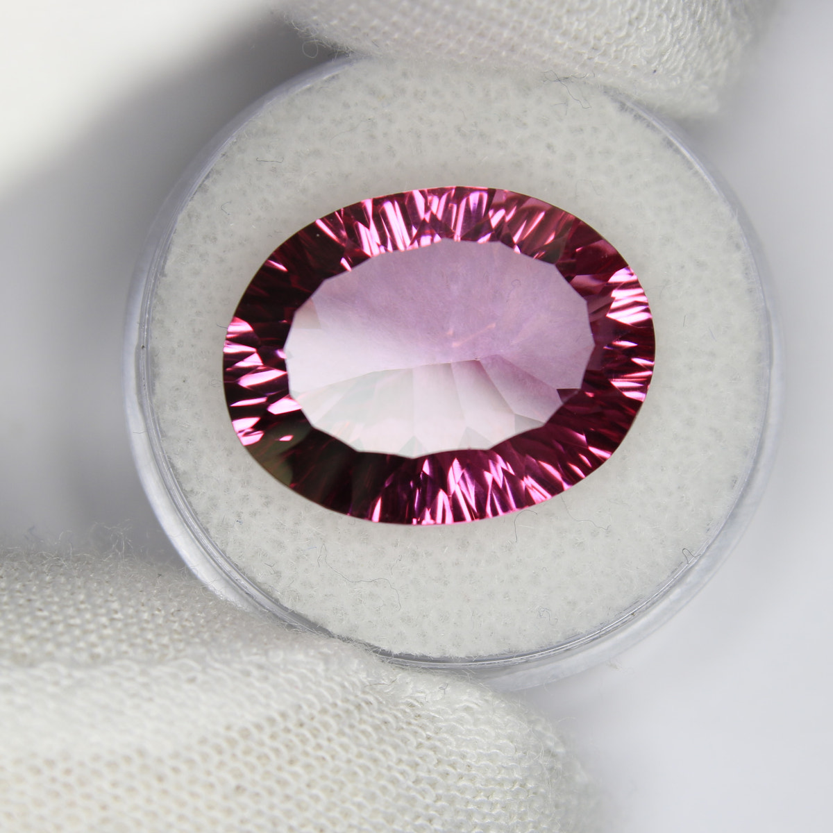 16.85ct Topaz Pink - alternate view 3