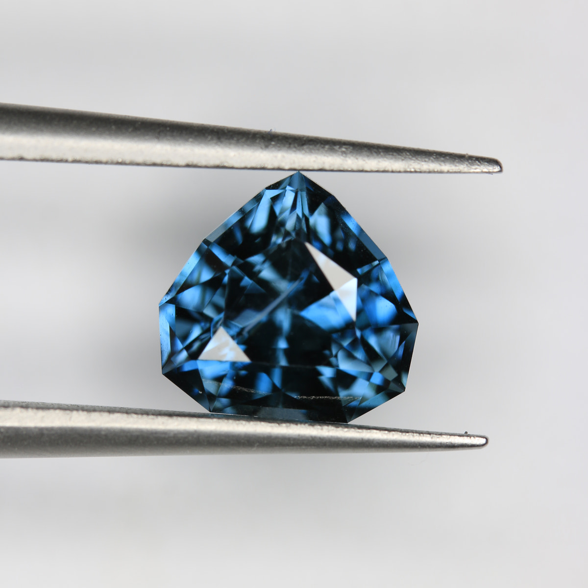2.13ct Topaz London Blue - alternate view 3