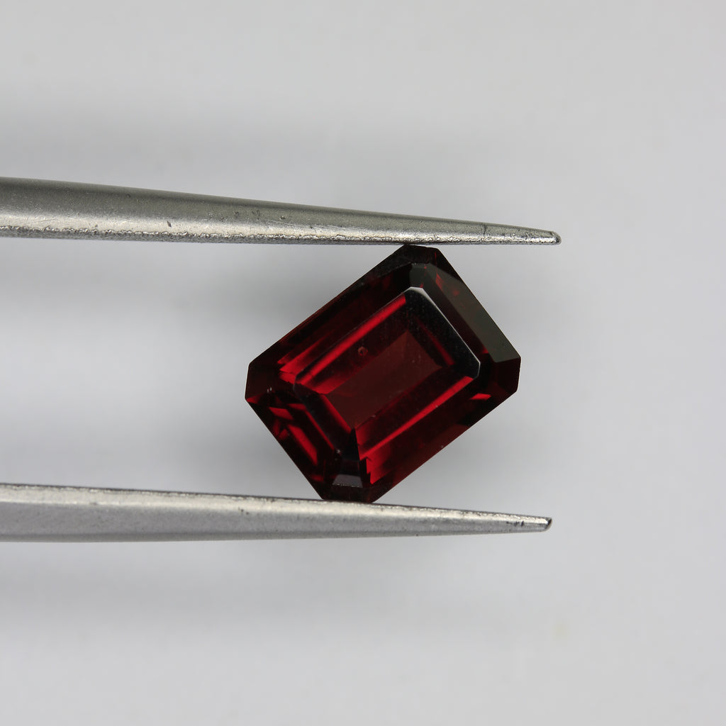 2.1ct Garnet - alternate view 2