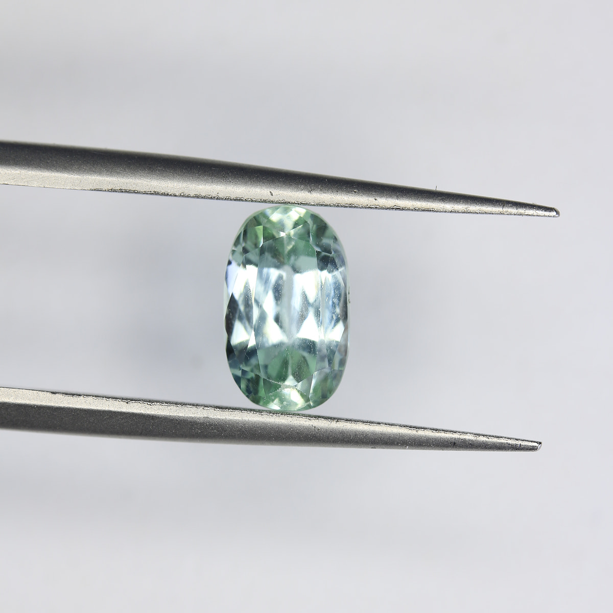 2.25ct Kunzite Green (Hiddenite) - alternate view 2