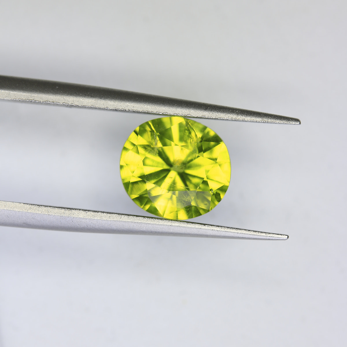 2.2ct Peridot - alternate view 2