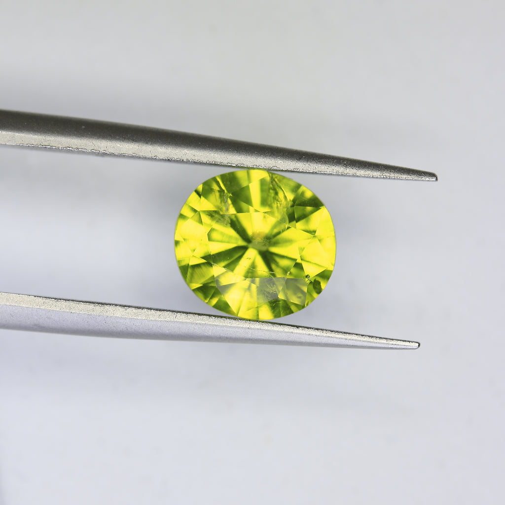 2.2ct Peridot - alternate view 2