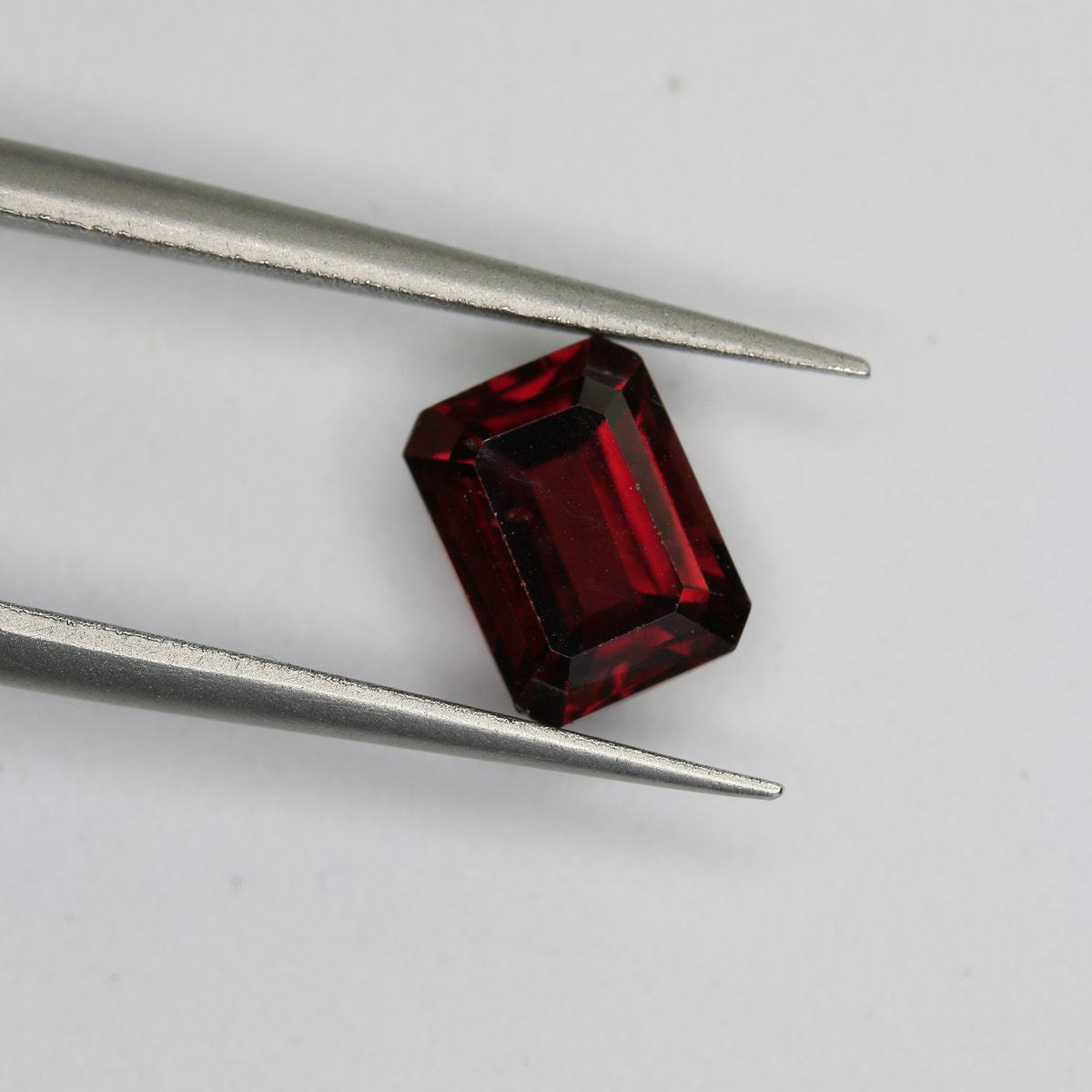 2.4ct Garnet - alternate view 2