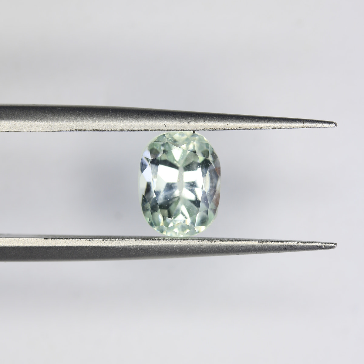 2.5ct Kunzite Green (Hiddenite) - alternate view 2