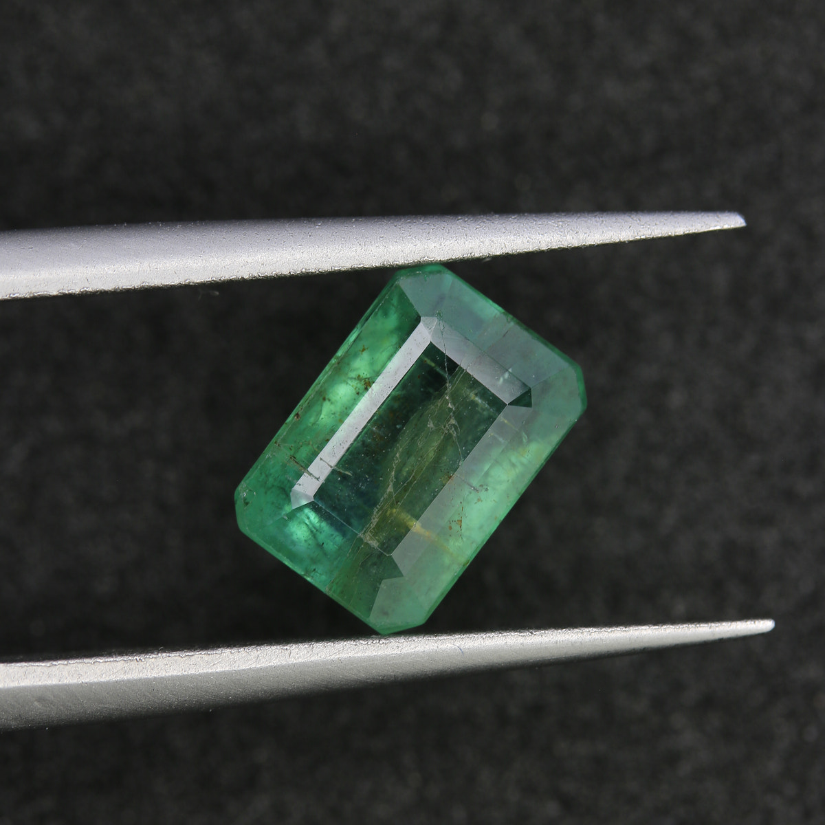 2.6ct Emerald Zambian - alternate view 3