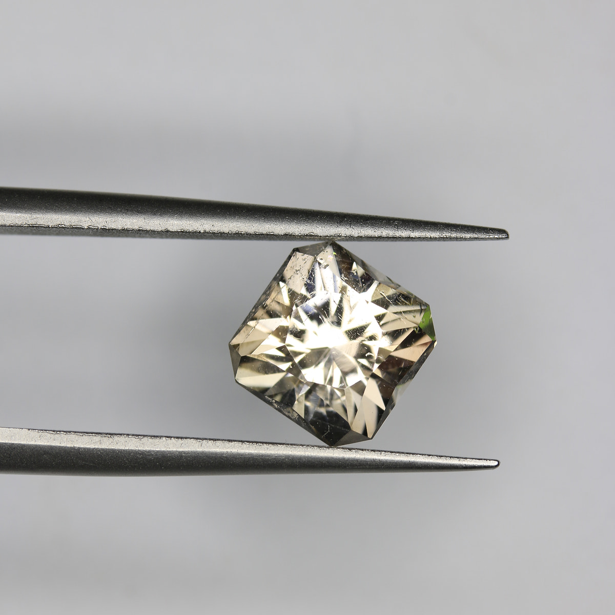 2.85ct Topaz White - alternate view 2