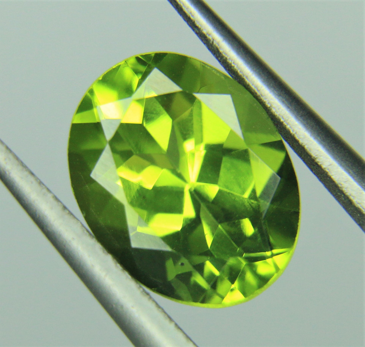 2.8ct Peridot