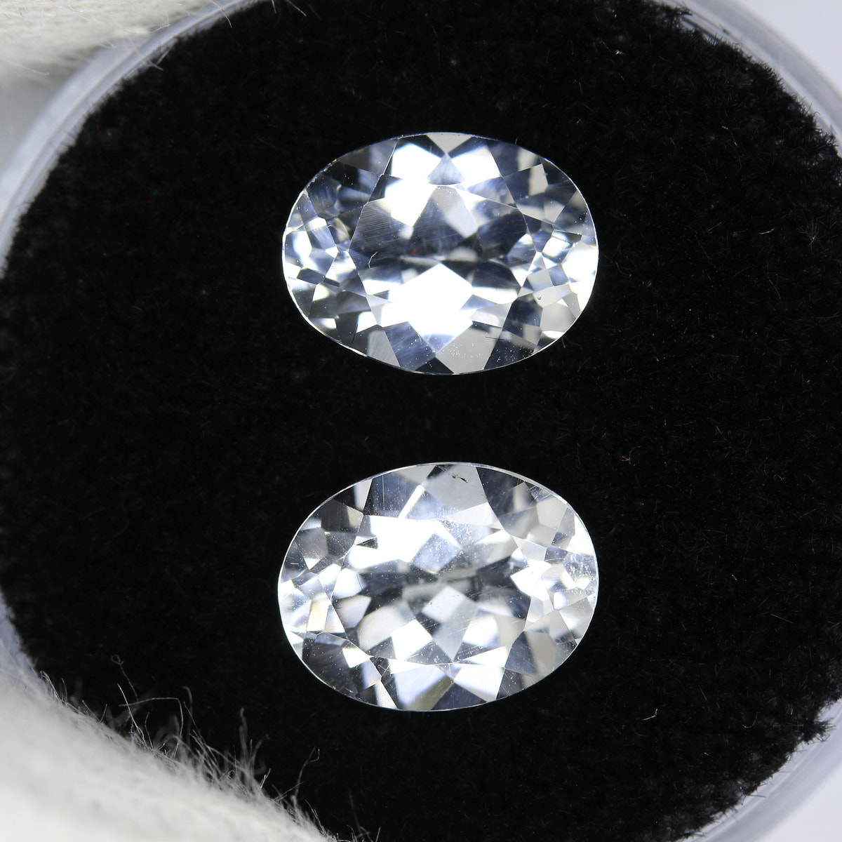 3.86ct Topaz White Pair
