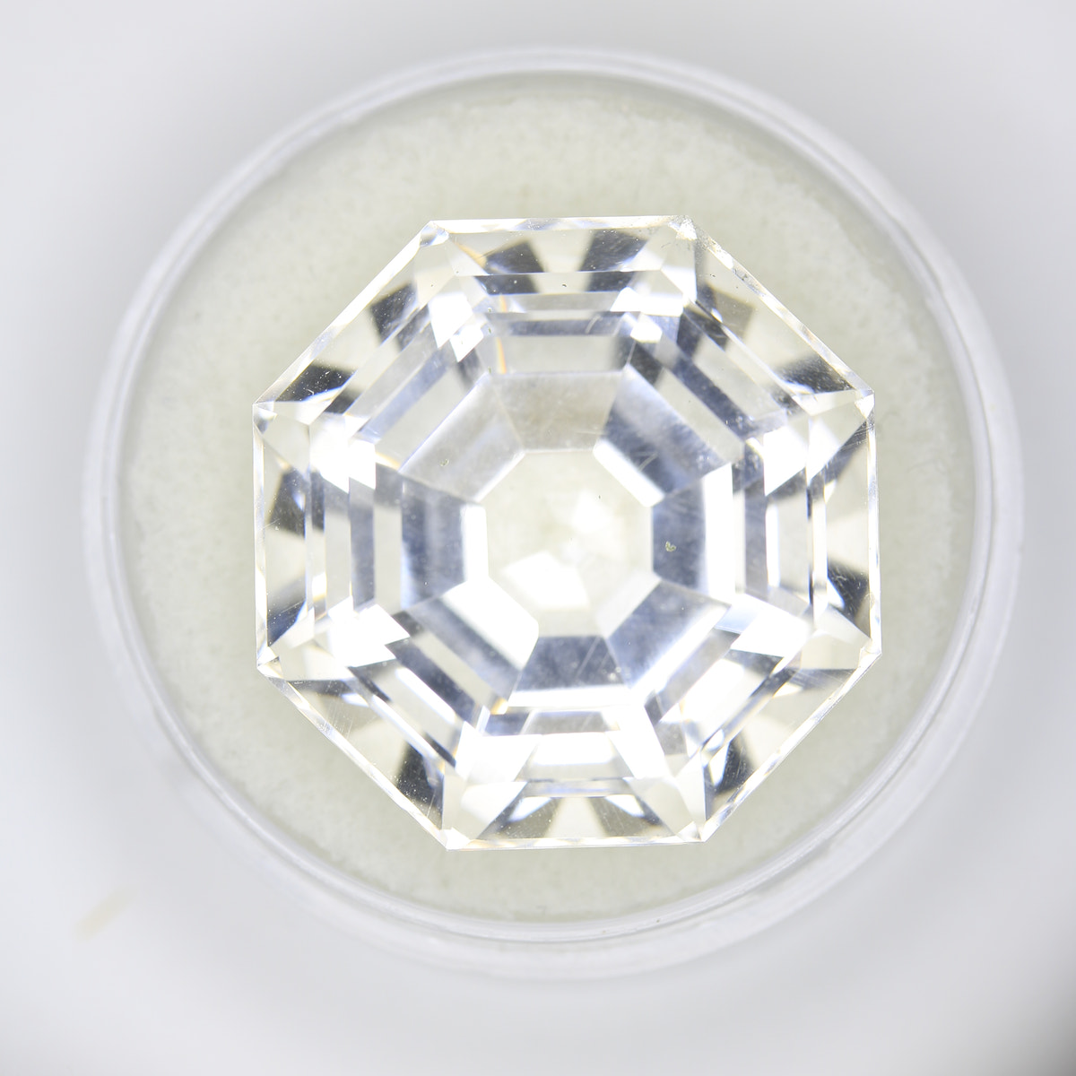 32.48ct Quartz White