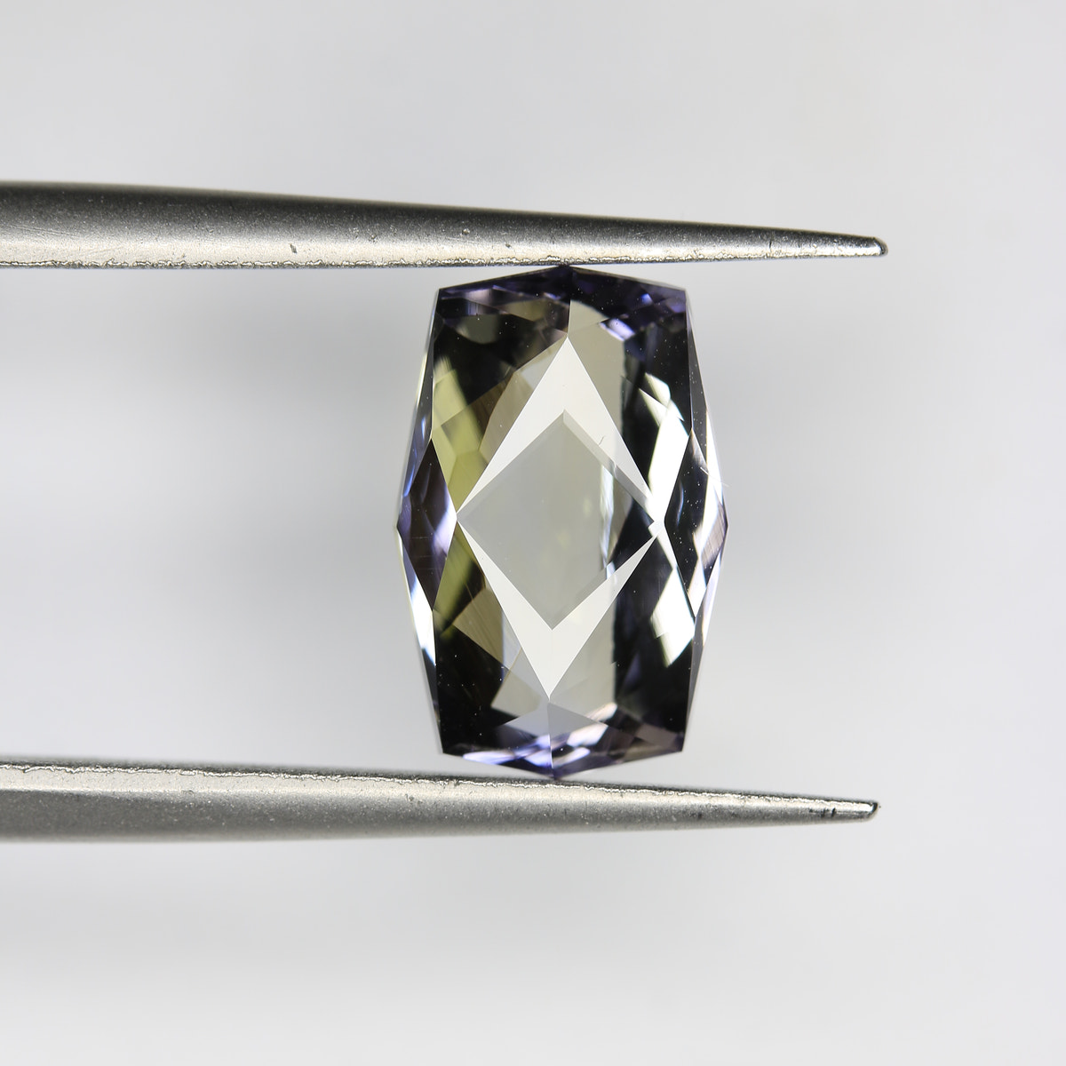 3ct Tanzanite - alternate view 2
